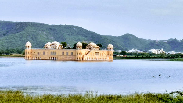 Jaal mahal in budget