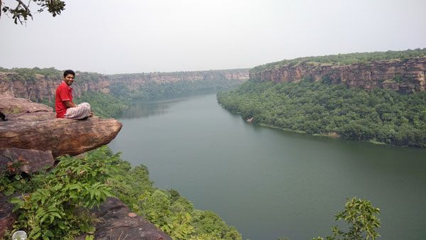 garadia mahdev temple left view